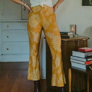 Novella Royal Iris Bells in Gold Dahlia